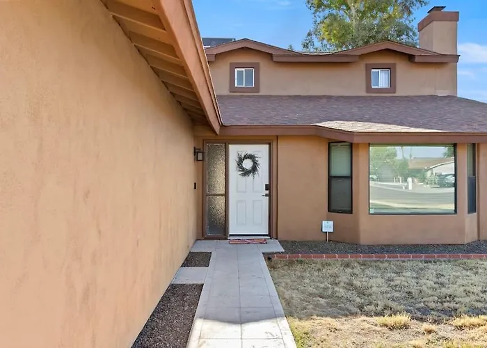 Haven - 4br - Sleeps 10- Fire Pit - Golf- Yard Games Holiday home Phoenix