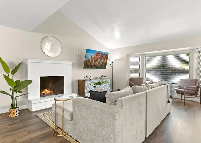 Haven - 4br - Sleeps 10- Fire Pit - Golf- Yard Games