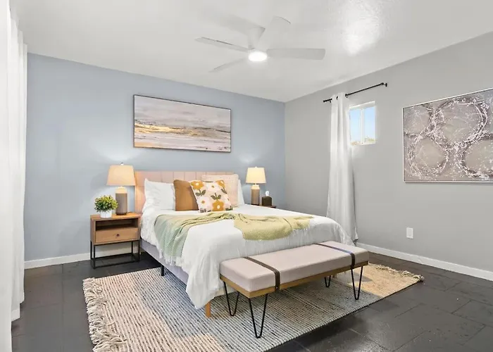 Haven - 4br - Sleeps 10- Fire Pit - Golf- Yard Games *