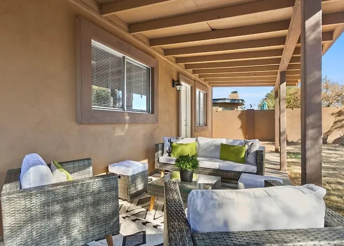 Haven - 4br - Sleeps 10- Fire Pit - Golf- Yard Games Holiday home Phoenix