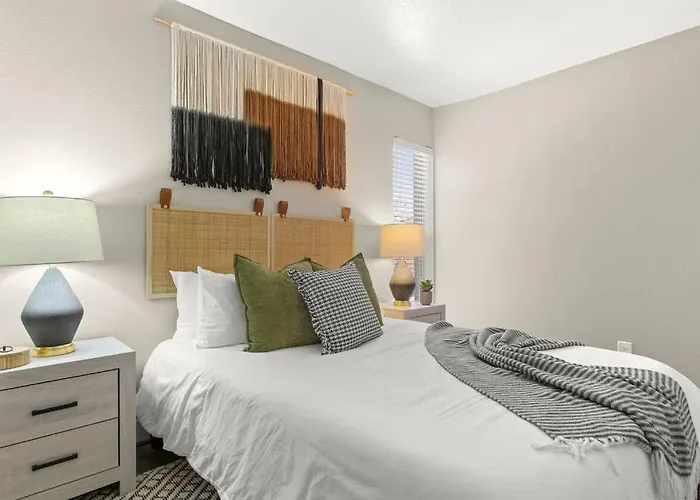 Holiday home Haven - 4br - Sleeps 10- Fire Pit - Golf- Yard Games Phoenix