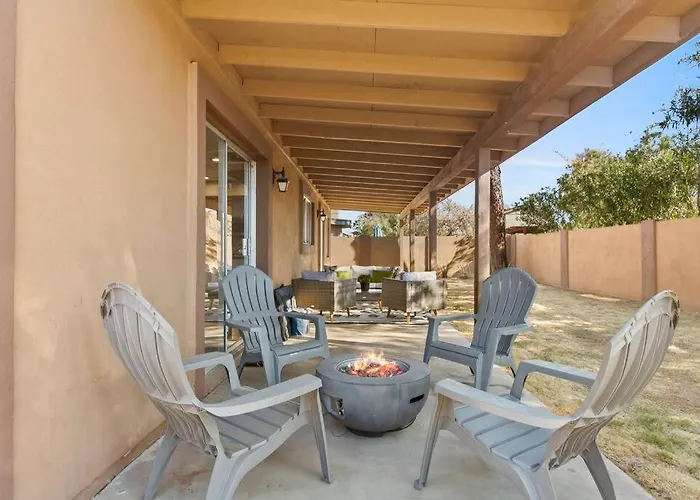 Haven - 4br - Sleeps 10- Fire Pit - Golf- Yard Games