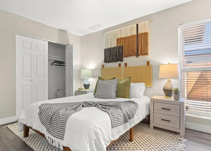 Haven - 4br - Sleeps 10- Fire Pit - Golf- Yard Games